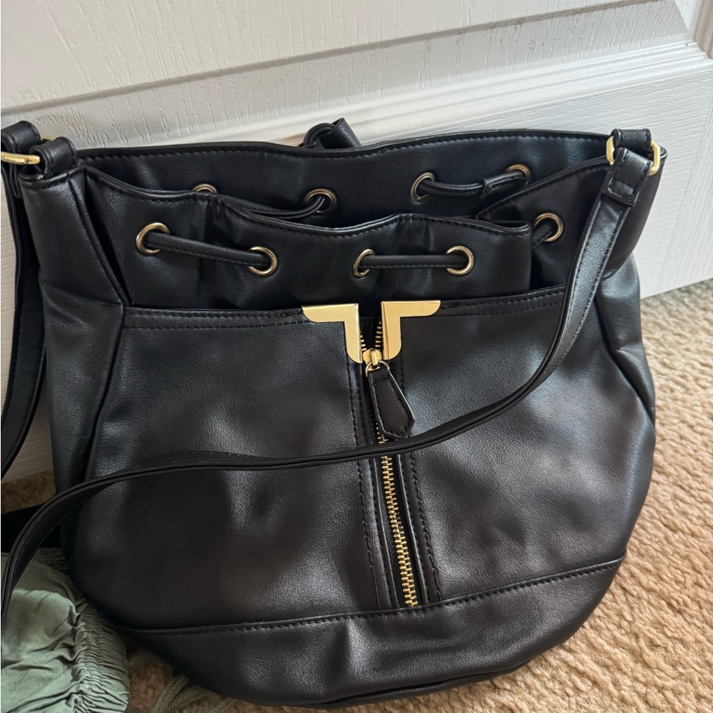 Danielle Nicole Elegant Black Shoulder Bag with Gold Details